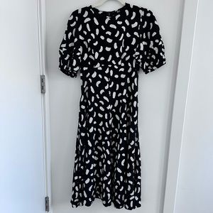 NWT Uniqlo Black & White Abstract Art Midi Dress with Pockets